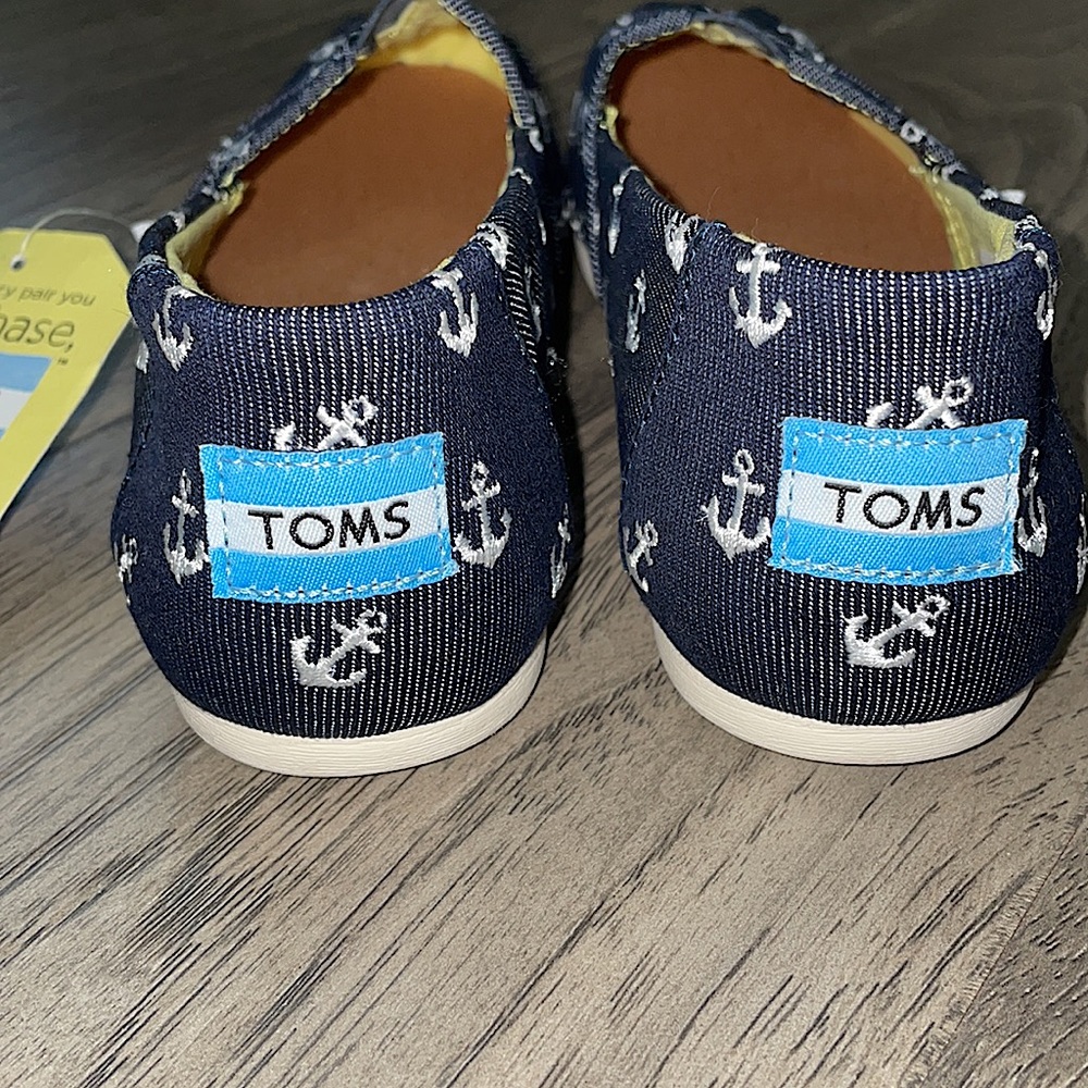 Toms - Picture 5 of 9